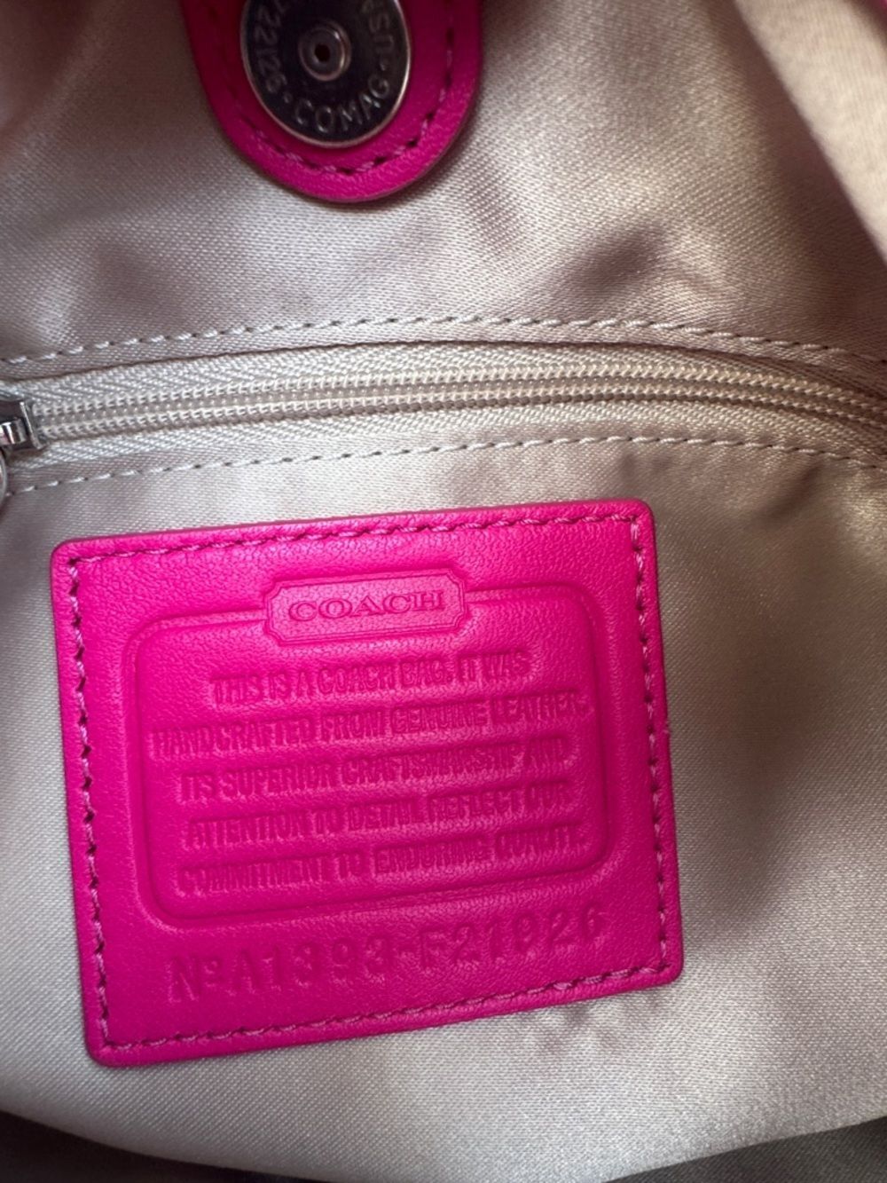 Vintage Hot Pink Coach Leather Shoulder Bag - Picture 9 of 12
